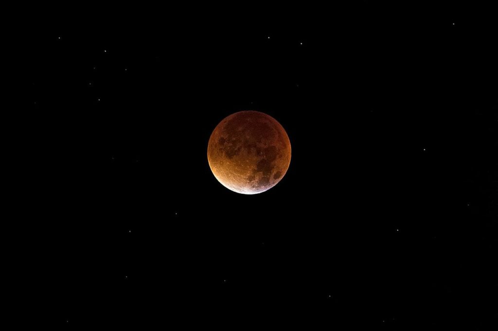 Eclipse lunar