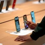 iPhone y celulares de alta gama a precio internacional: ¿Cómo impacta la eliminación de aranceles en Argentina?