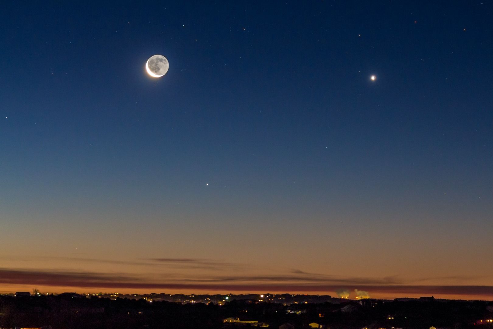 planeta-esta-cerca-luna-hoy