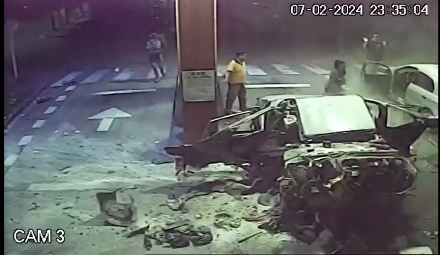 Explotó un auto mientras le cargaban GNC