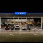 Nafta más barata a la madrugada: YPF inicia prueba piloto en cuatro estaciones