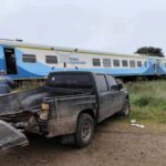 Accidente ferroviario en Maipú: Un tren embistió a una camioneta