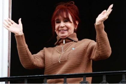 Cristina Kirchner no podrá salir al balcón para saludar a sus seguidores