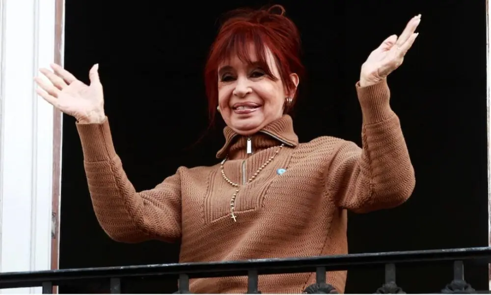 Cristina Kirchner no podrá salir al balcón para saludar a sus seguidores