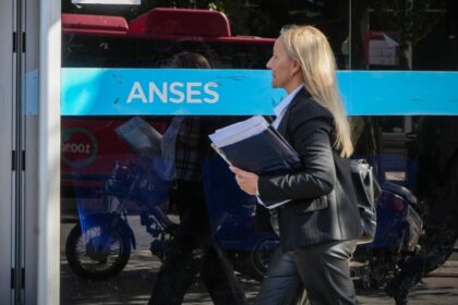 Cambios en el calendario de ANSES: ¿Cuándo cobran jubilados y beneficiarios en junio?