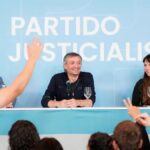 Máximo Kirchner llamó a mantener la vigilia frente al departamento de Cristina