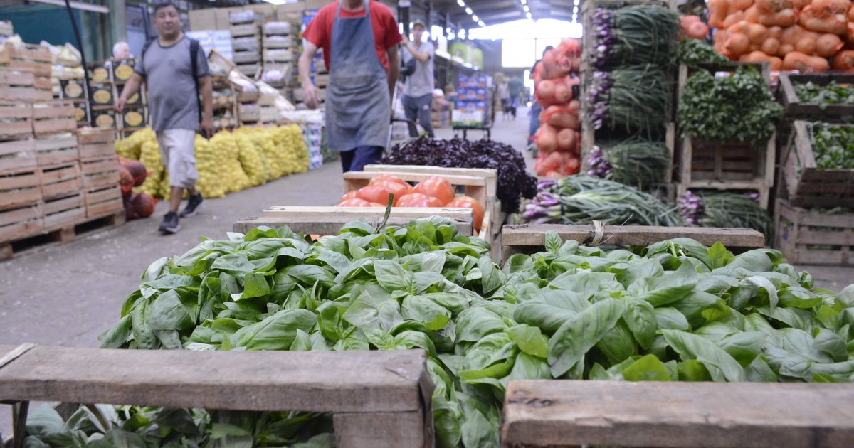 La Plata renueva precios en el Mercado Regional y promete un nuevo espacio fijo para comprar