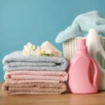 Cada vez más argentinos reemplazan suavizantes químicos por opciones naturales ¿Cuáles son las alternativas?
