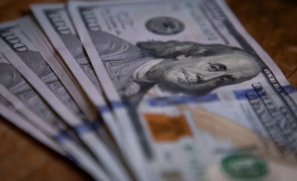 El dólar blue trepa a $1.225 y el minorista también sube al arrancar julio