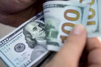 El dólar oficial cerró a $1.280 y el blue subió a $1.270 en un lunes volatile