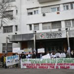 Dolor y reclamo frente al Hospital Italiano de La Plata por el caso del fentanilo contaminado