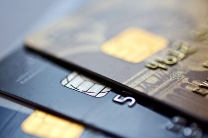 Claves para usar la tarjeta de crédito y evitar el endeudamiento familiar