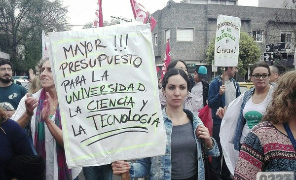 Científicos de Conicet inician huelga mientras deslumbran con hallazgos en Mar del Plata