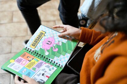 Jóvenes de Buenos Aires aprenden a manejar su dinero con el curso 
