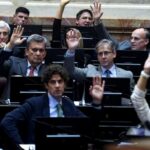 Nuevo aumento para senadores: cobrarán más de  millones por mes en medio de la crisis