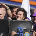 Milei evacuado tras ataque a su caravana: “Los cavernícolas del pasado no volverán”