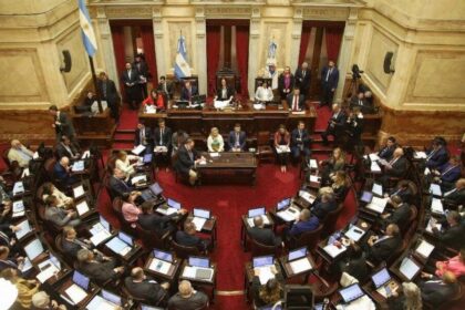 Nuevo aumento de senadores: cobrarán más de $10,2 millones desde noviembre en medio de la crisis