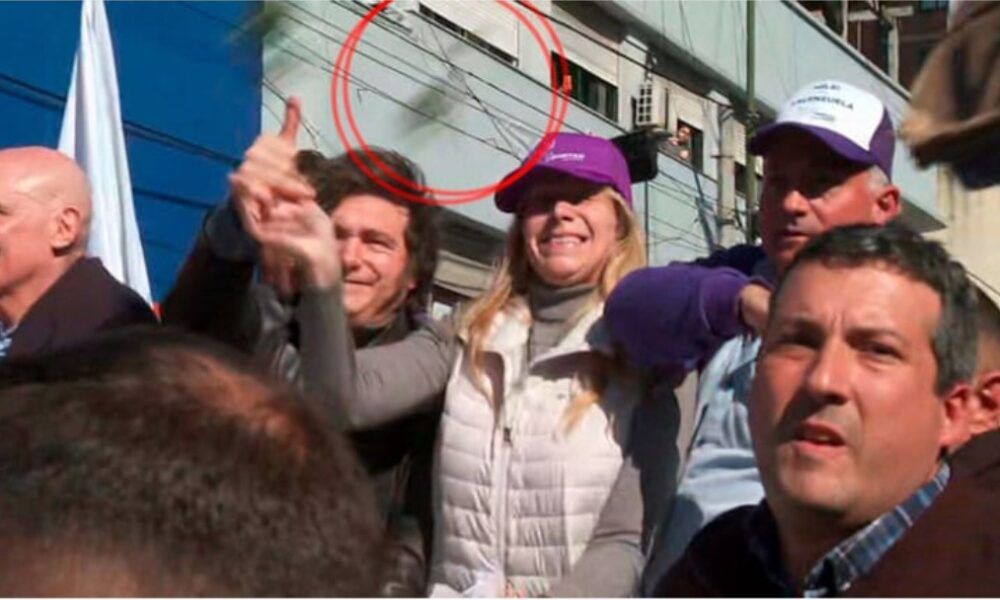 Milei recibió insultos en Lomas: su jefe de campaña los tildó de 