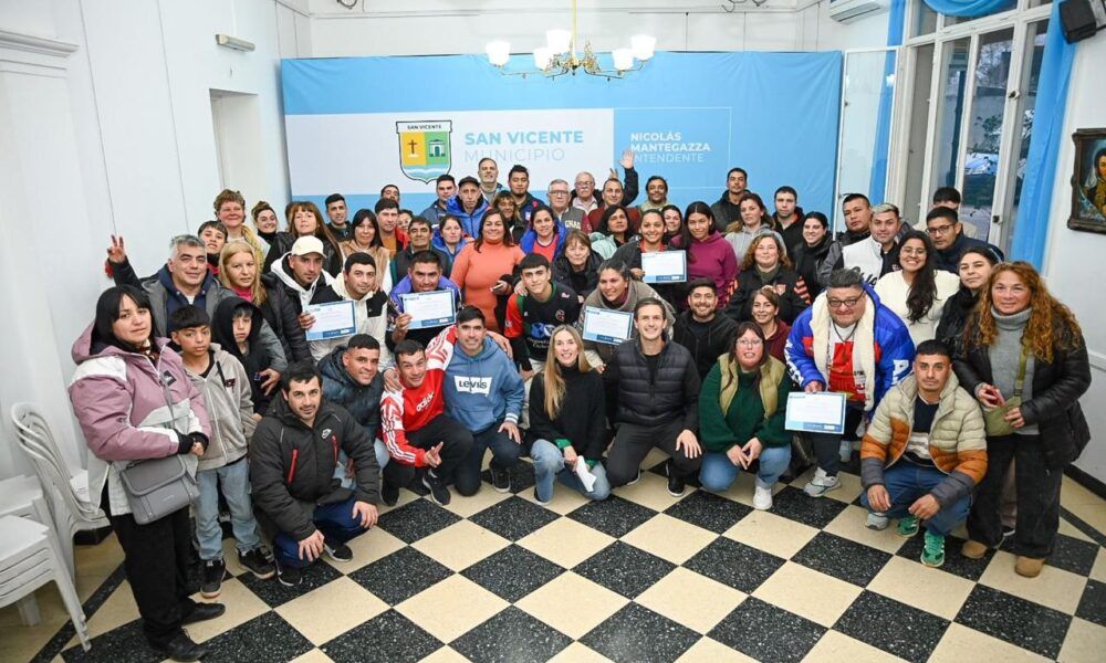 Mantegazza entregó kits de infraestructura a clubes de San Vicente para fortalecer comunidades