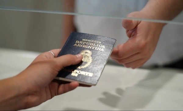 Renaper ofrece reposición urgente de pasaportes AAL por fallas en la tinta de seguridad