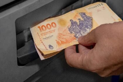 Empleados bancarios celebran salario récord en septiembre: garantizan más de $1,87 millones brutos