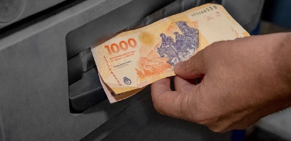 Empleados bancarios celebran salario récord en septiembre: garantizan más de $1,87 millones brutos