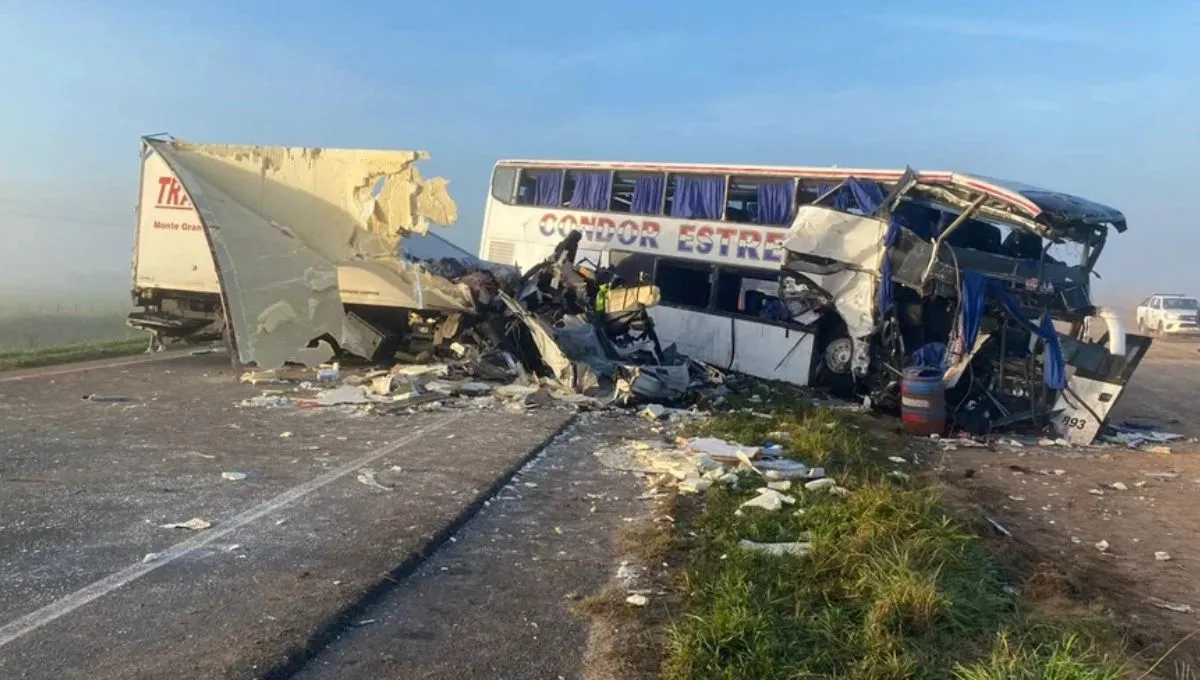 accidente micro camion ruta 3jpg