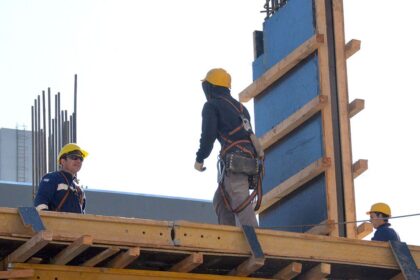 Uocra logró aumentos salariales: así quedaron los sueldos de los albañiles en septiembre de 2025