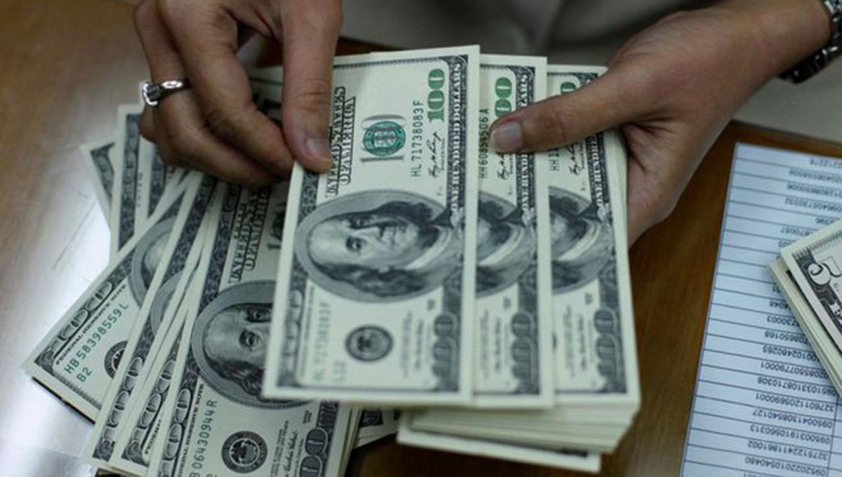 El dólar cerró a $1.385 en el Banco Nación y cayó $45 en la jornada