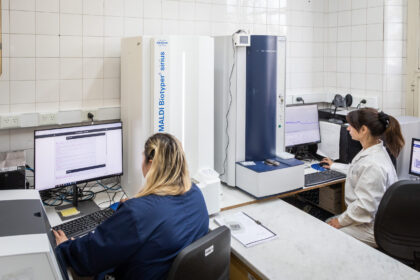 Argentina presenta Maldi-Bot, una revolucionaria herramienta de salud pública con IA