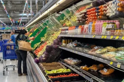 Alimentos en alza: la inflación se disparó más del 2% en el último mes por el dólar y la política