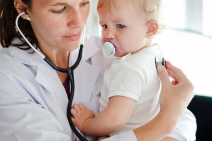 Alerta en Buenos Aires: crecen los casos de tos convulsa y ya hay cuatro muertes de bebés