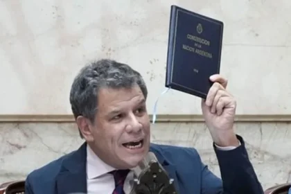 Facundo Manes denunció un "pacto" entre el Gobierno y el kirchnerismo en la radio