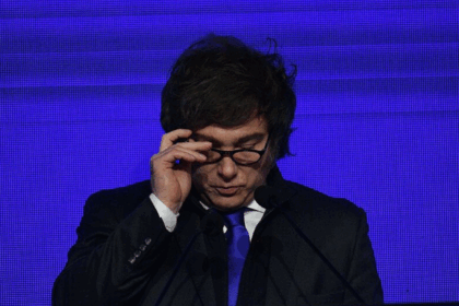 Milei se aferra a la campaña en Santa Fe y enfrenta incidentes en medio del escándalo Espert