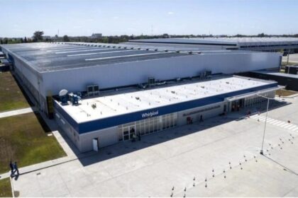 Whirlpool cerró su planta en Pilar y despidió a 220 trabajadores por caída de ventas