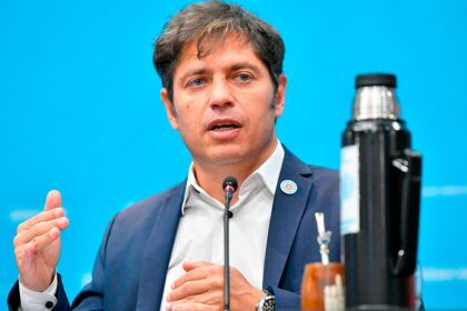 Kicillof presenta su plan económico ante intendentes y legisladores para evitar el estancamiento