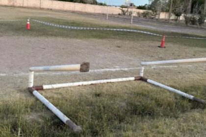 Tragedia en Rawson: un chico de 13 años muere al caerle un arco de fútbol en un camping