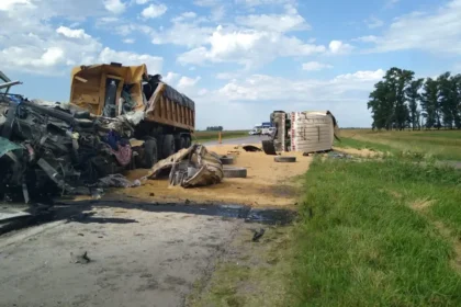 choque de camiones las flores