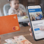 ANSES habilitó una nueva billetera virtual para cobrar planes sociales: Cuál es y por qué hay conflicto con los bancos