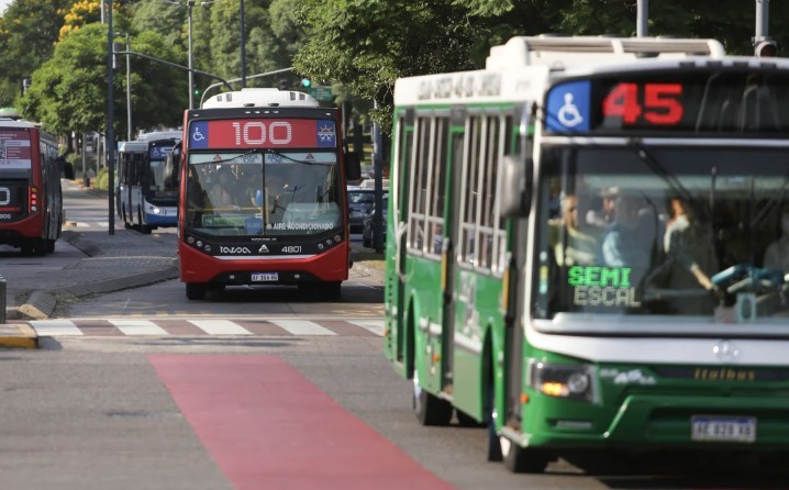 Choferes logran acuerdo salarial y se evitan paros en el servicio de colectivos