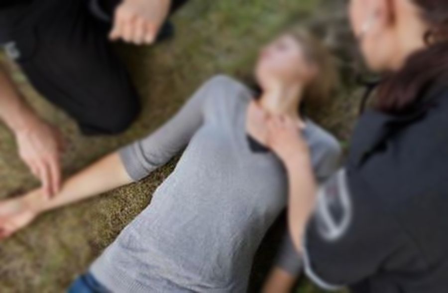 Tres policías de verónica le salvaron la vida a una chica haciéndole rcp