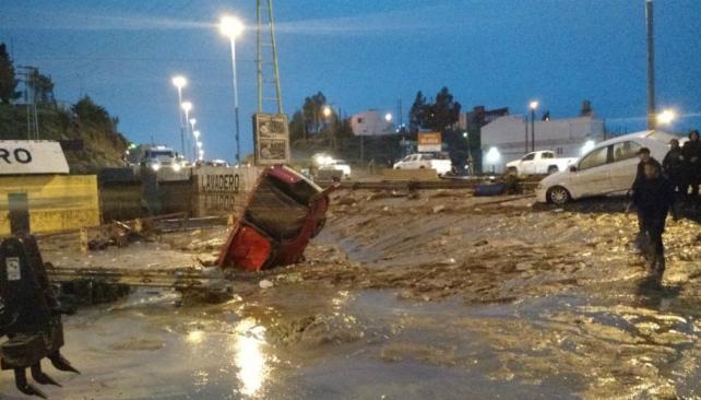 Ya son 1. 000 los evacuados por el temporal de lluvia en comodoro rivadavia