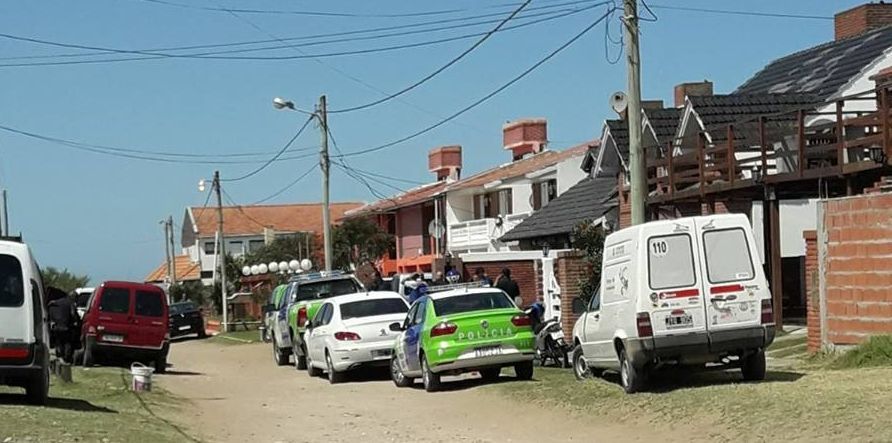 Mujer policía mató de 2 disparos a su hija de 6 años en mar del tuyú