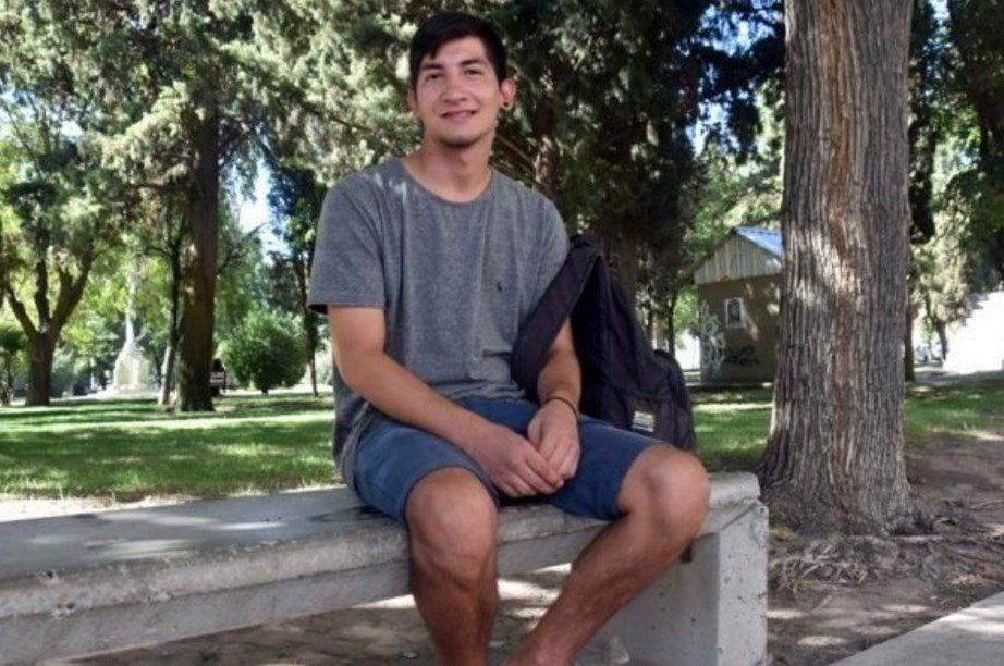 Un joven neuquino encontró $ 150. 000 y no paró hasta encontrar a su dueño