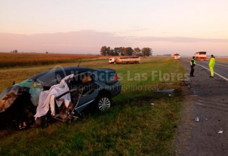 Un muerto al chocar un camión y un auto en la ruta 3