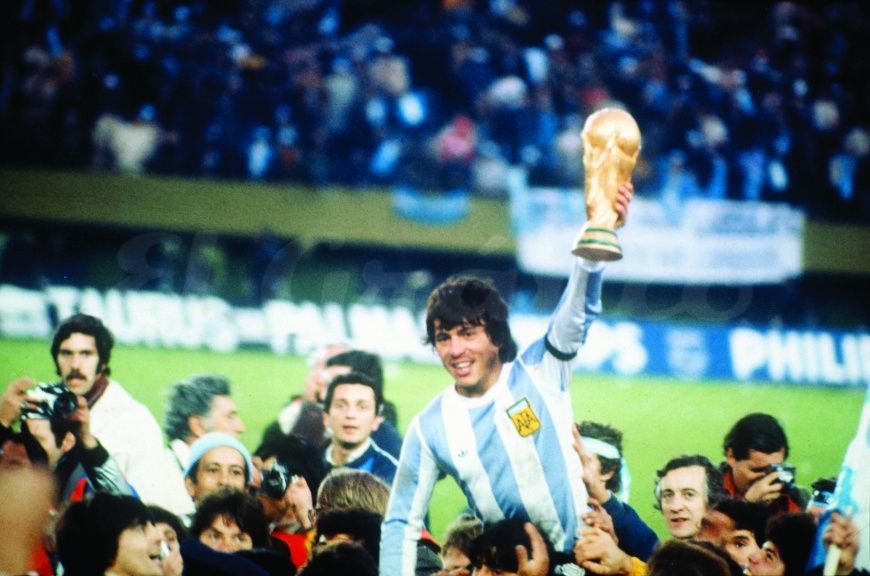 La primera estrella cumple 48 años y la cuarta ya ilusiona a todo un país