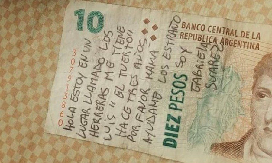 Es falso el pedido de ayuda escrito en un billete de diez pesos