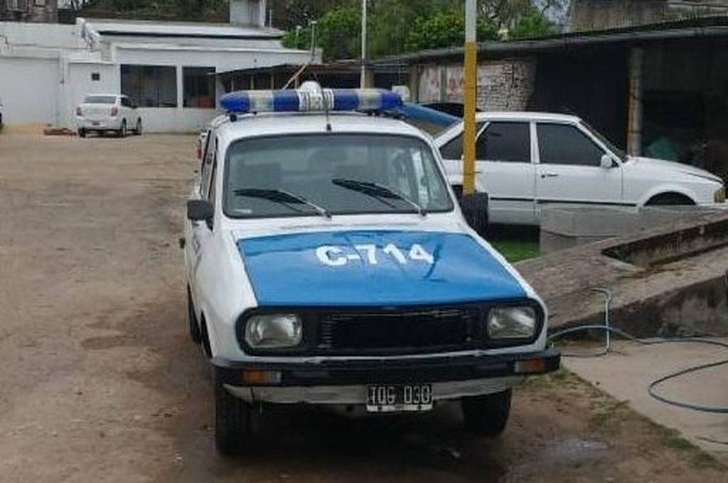Una comisaria necesitaba patrulleros y recibió un renault 12