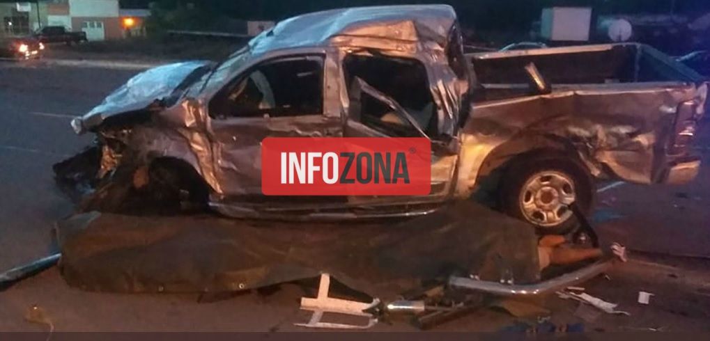 Iban 16 a bordo de una camioneta, chocaron y hay 9 muertos