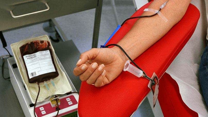 ¡discriminación! No le permitieron donar sangre por ser gay